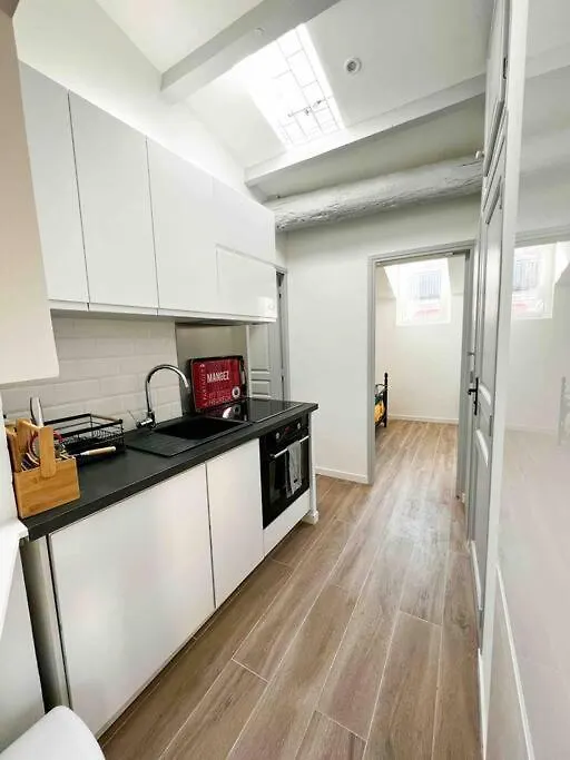 Beautiful Top Floor & Terrasse Nice Apartment