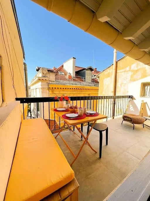Beautiful Top Floor & Terrasse Nice Apartment